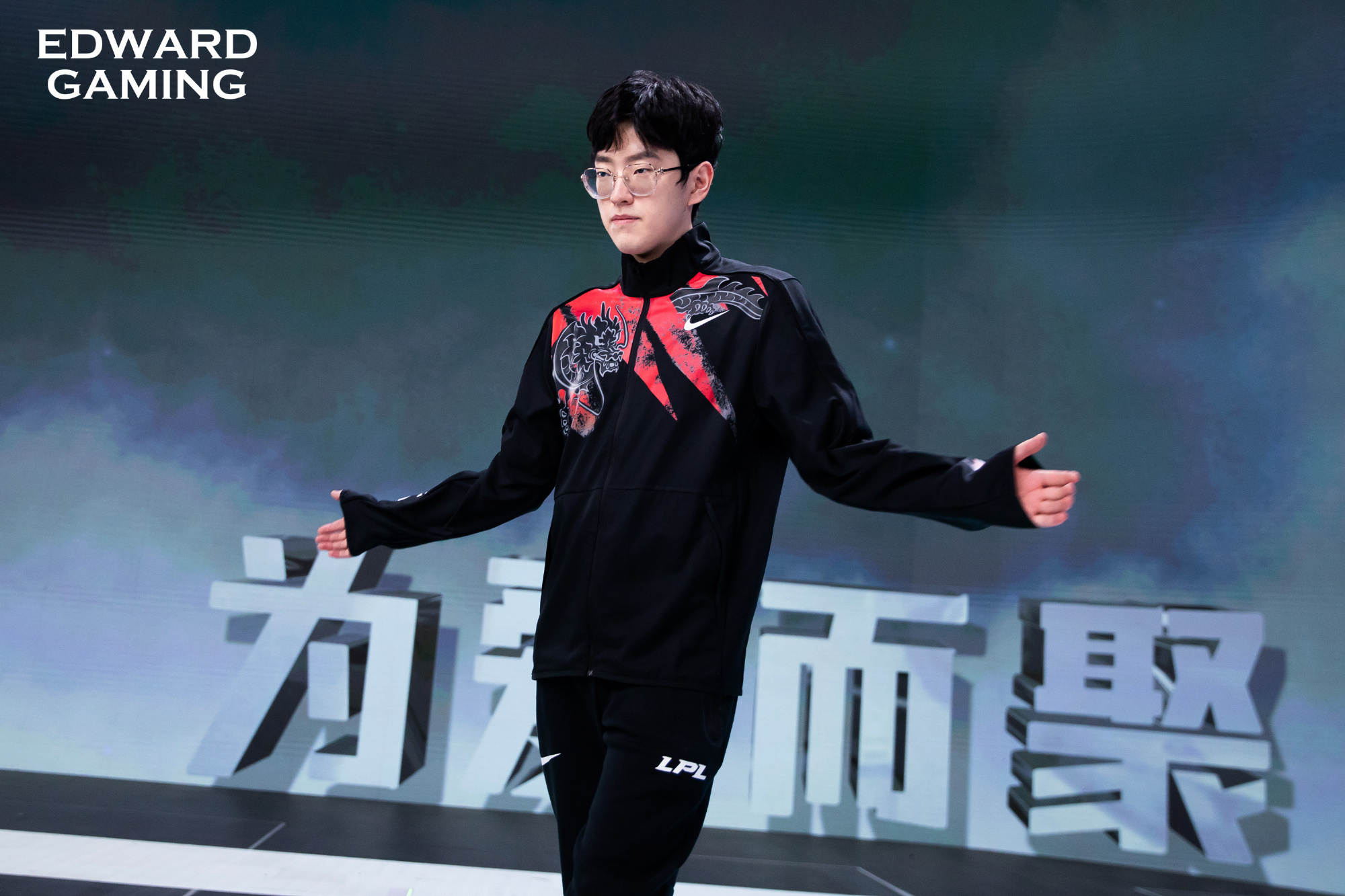 Scout在中国队比赛中大比分获胜，险胜引发热议！